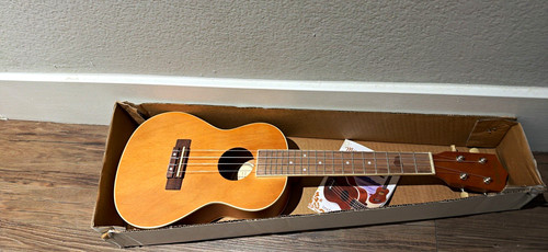 Mitchell mu40c concert ukulele - mitchell,